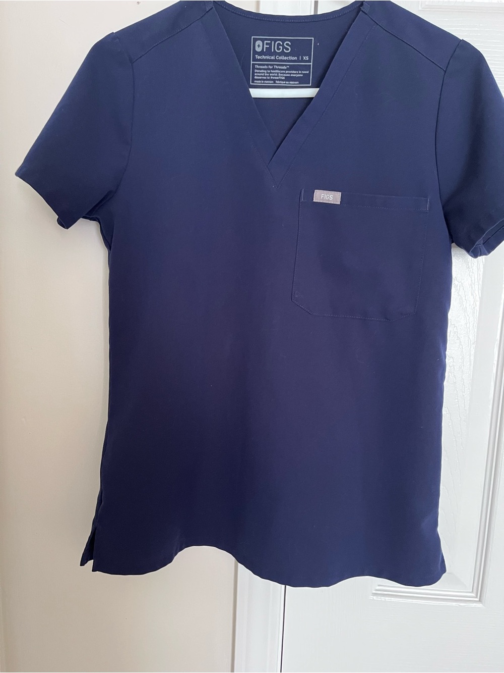 FIGS Women’s Navy V-Neck Scrub Top Size XS